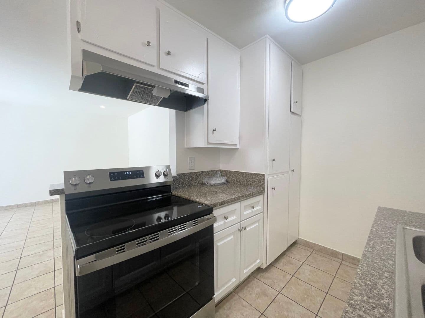 Winnetka Apartment: 20414 Cohasset Street
