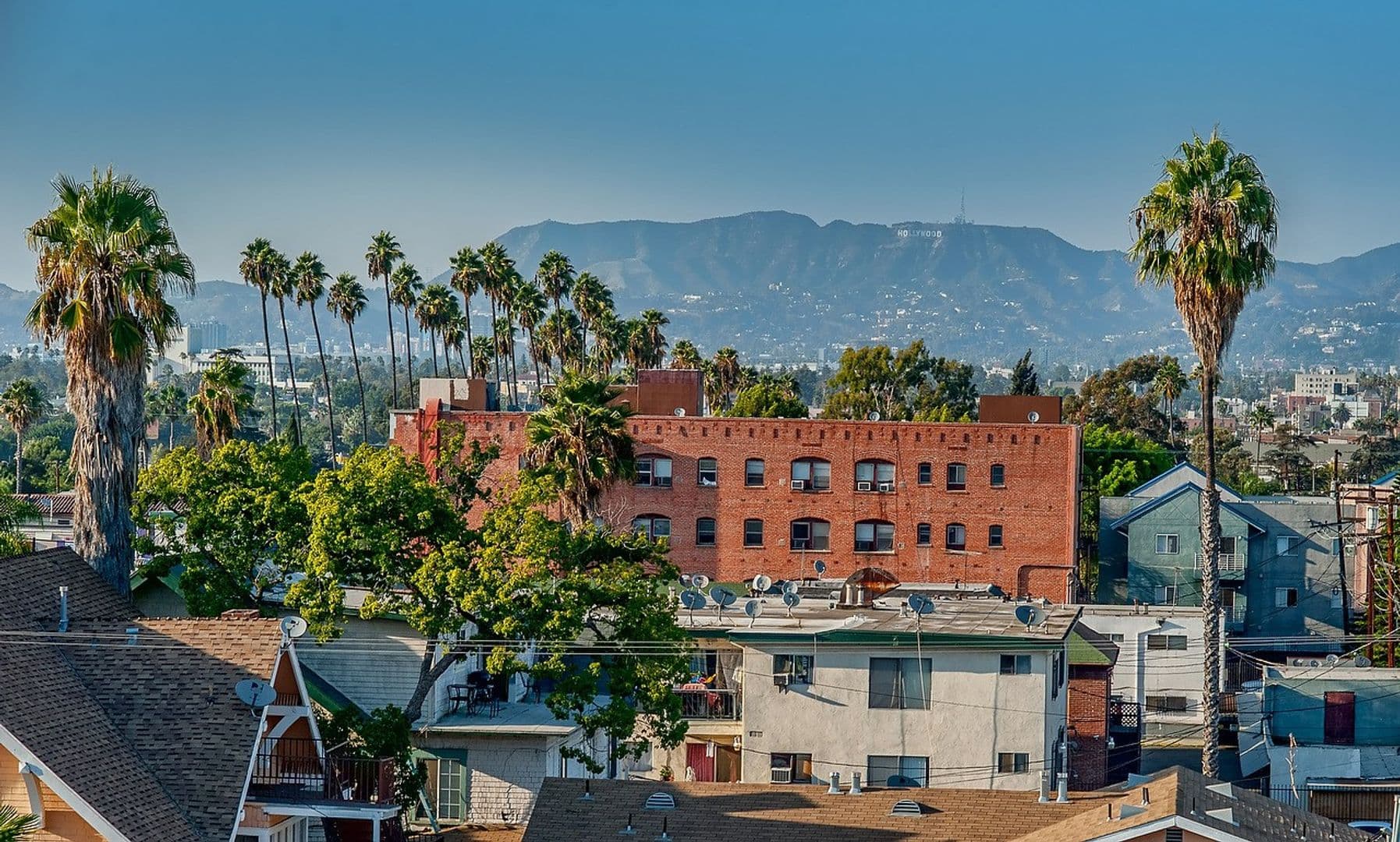 Los Angeles Apartment: 1518 South Wilton Place