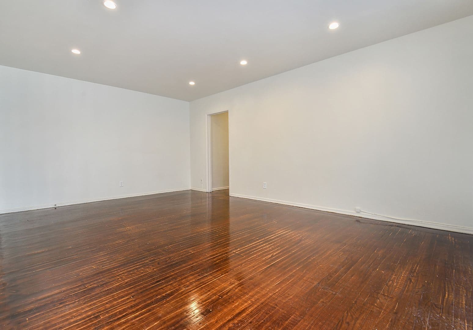 Los Angeles Apartment: 8526 Saturn Street