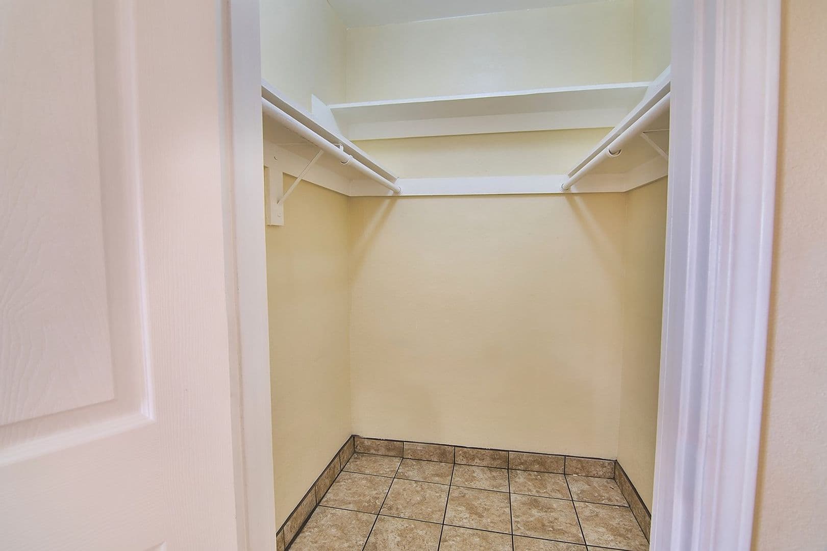 Winnetka Apartment: 20414 Cohasset Street