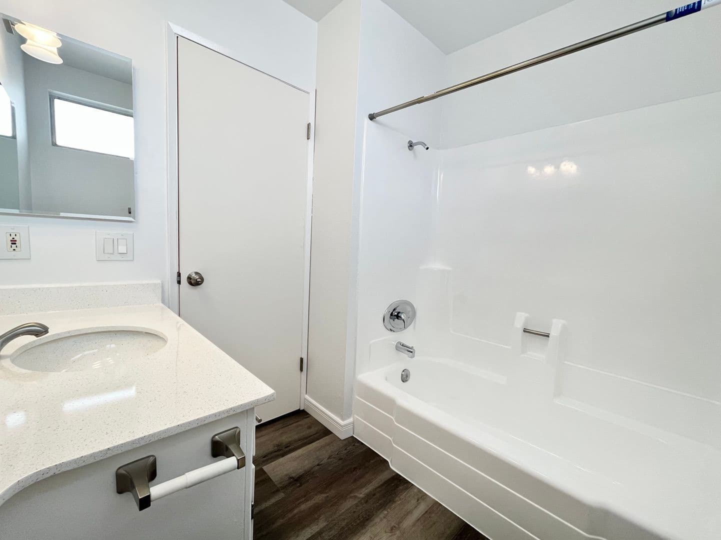 Canoga Park Apartment: 6738 Independence Ave.