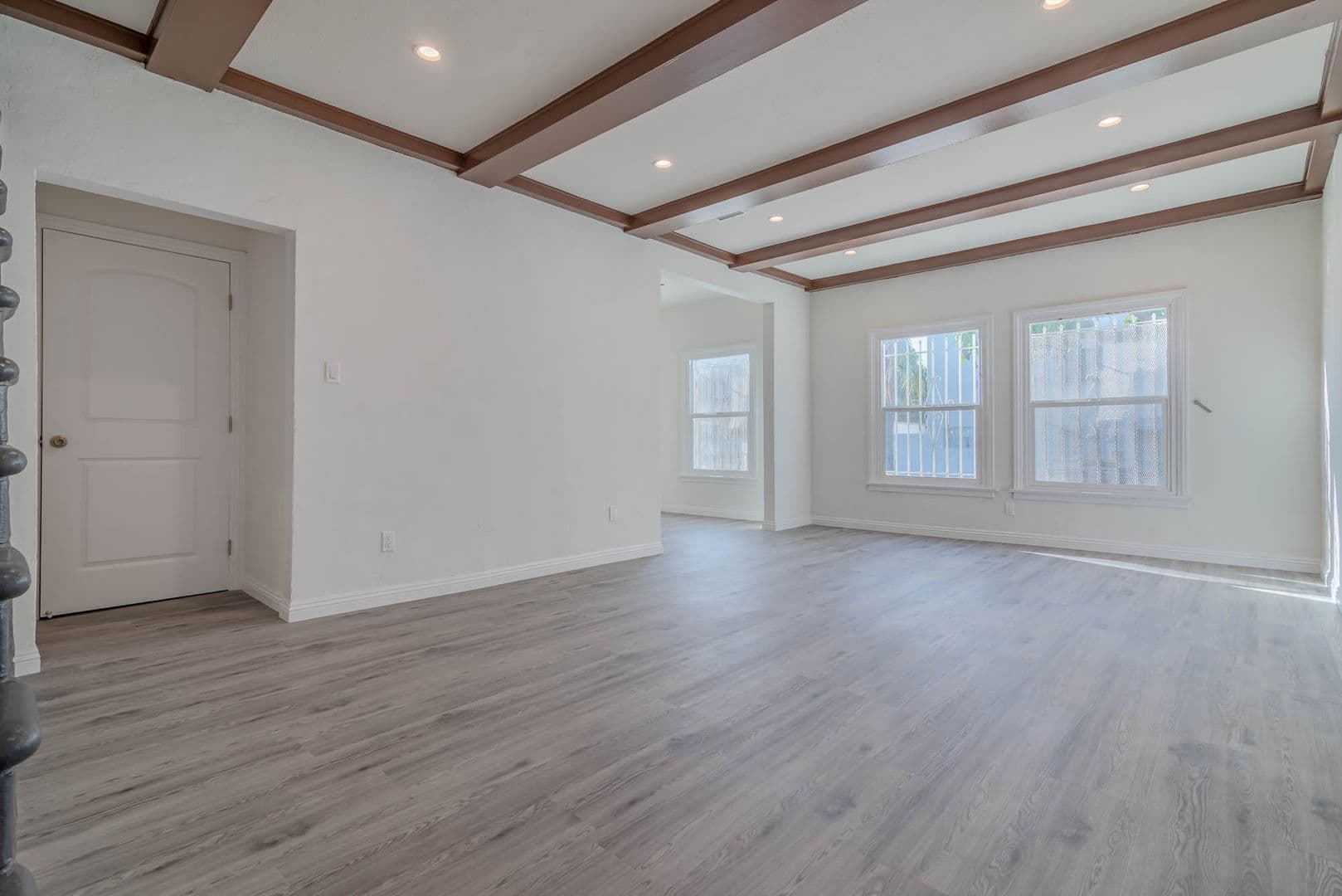 Los Angeles Apartment: 400 North Ogden Drive