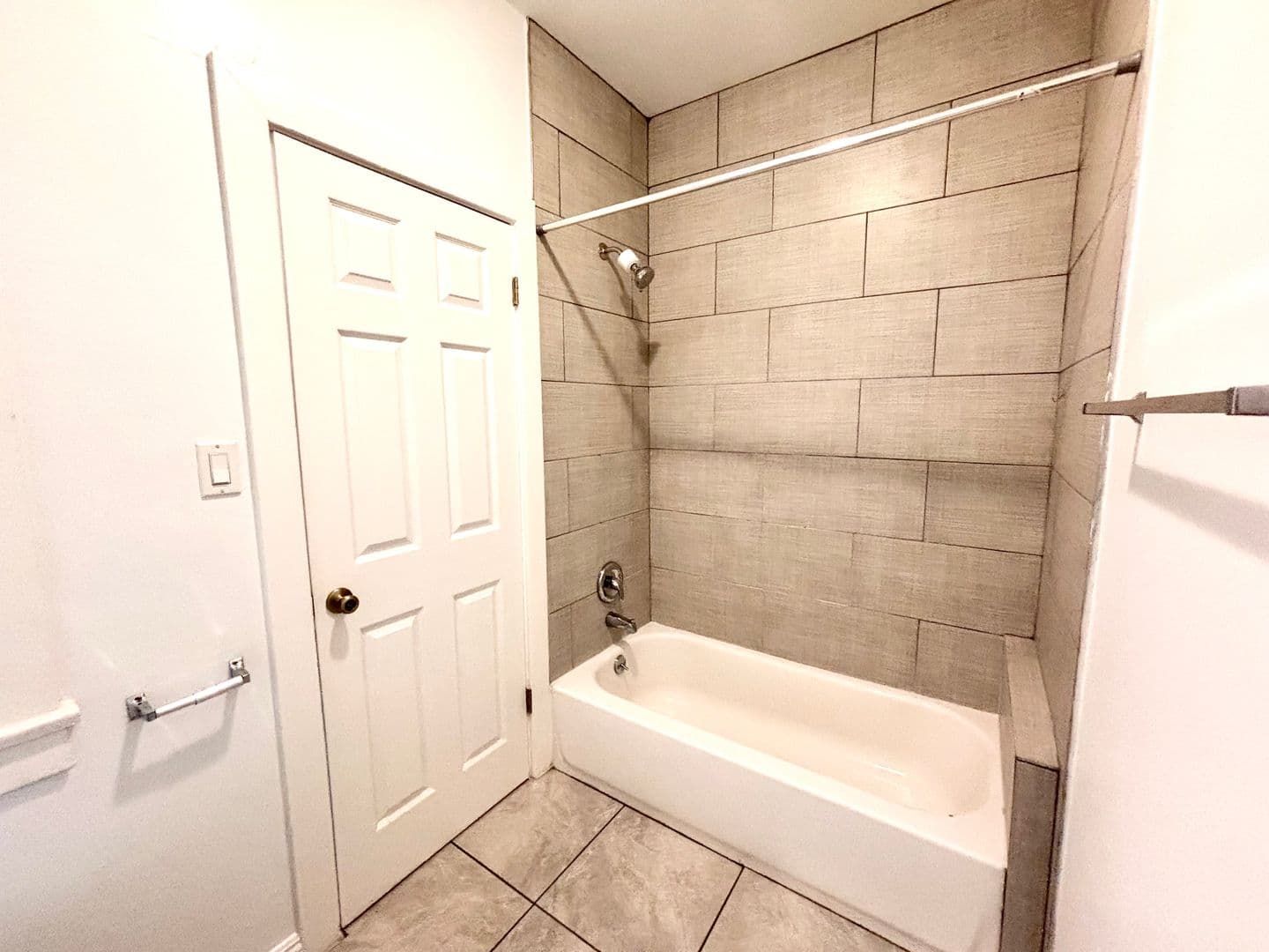 Los Angeles Apartment: 1056 S. Normandie Avenue