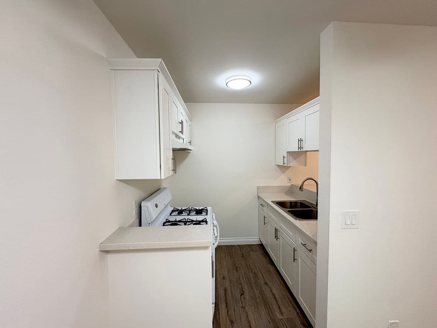 North Hollywood Apartment: 13253 Vanowen St.