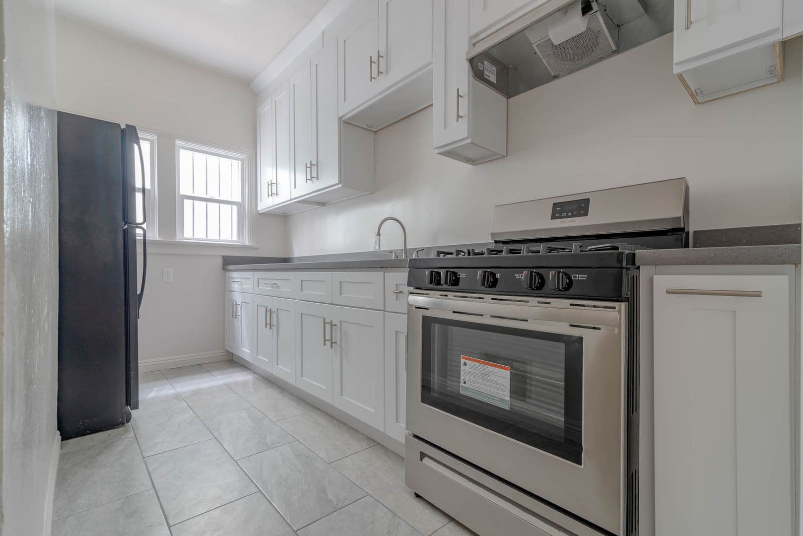 Los Angeles Apartment: 400 N. Coronado Street