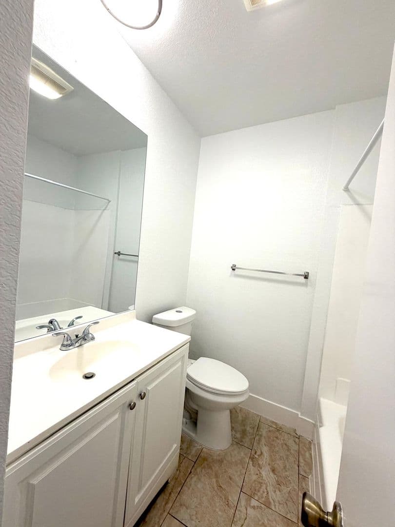 Canoga Park Apartment: 6738 Independence Ave.