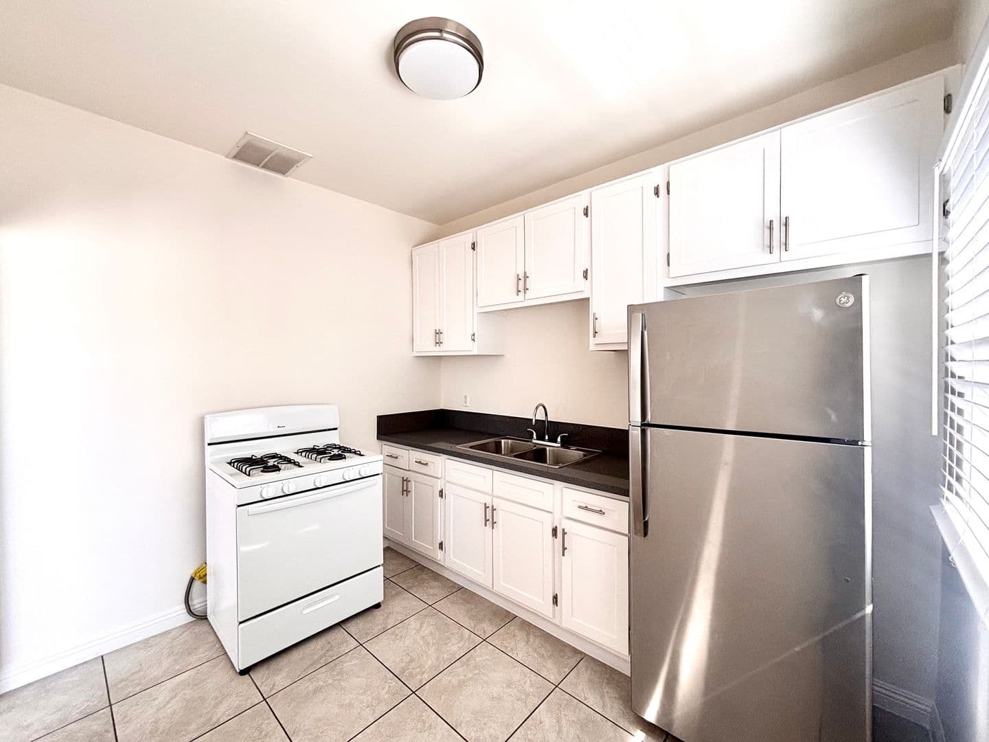 Los Angeles Apartment: 1056 S. Normandie Avenue