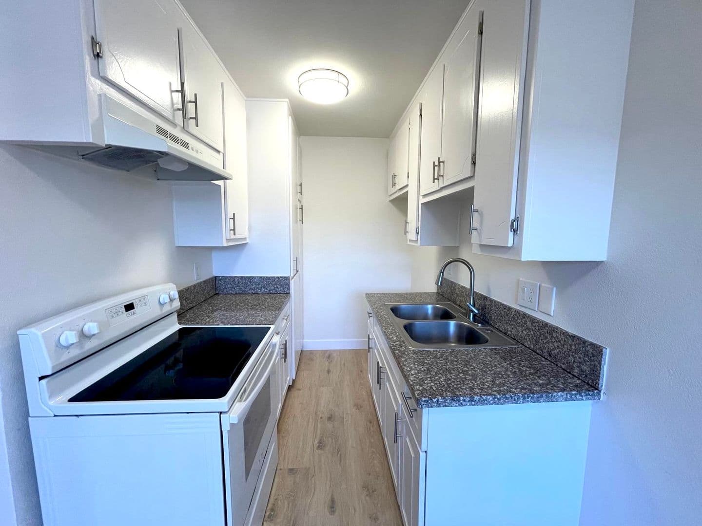Winnetka Apartment: 20414 Cohasset Street