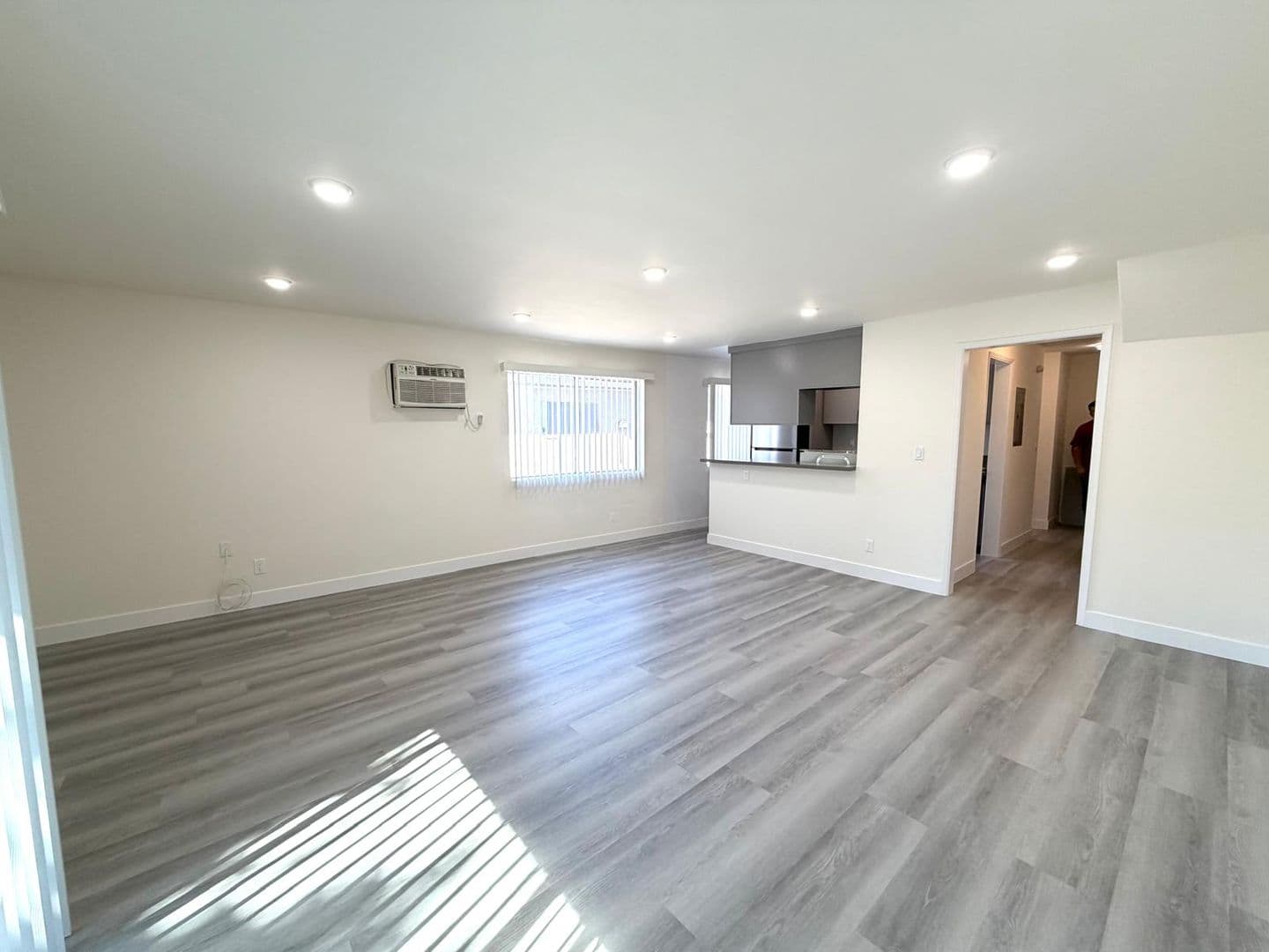 Van Nuys Apartment: 8140 Langdon Avenue