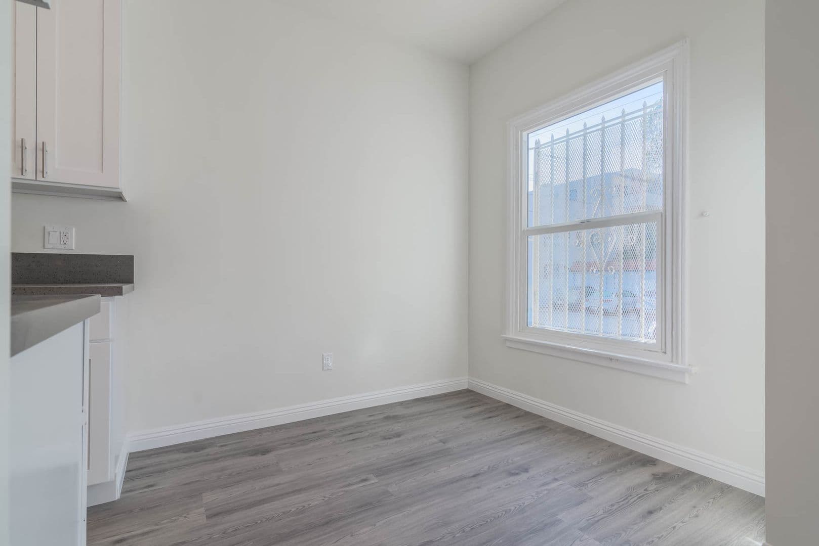 Los Angeles Apartment: 400 North Ogden Drive