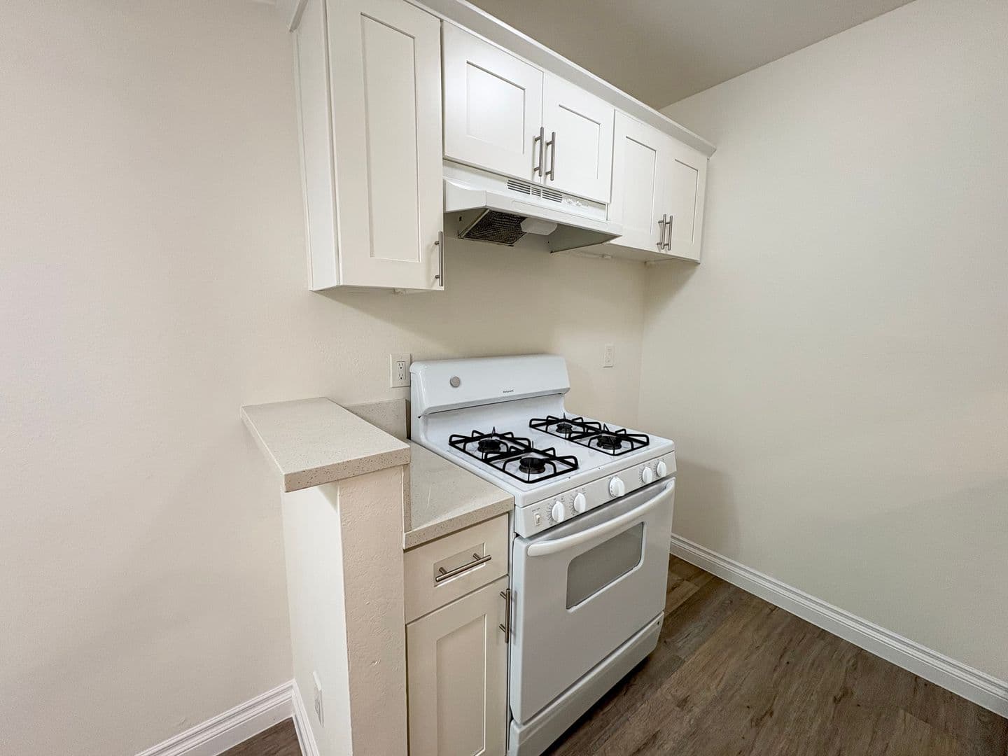 North Hollywood Apartment: 13253 Vanowen St.