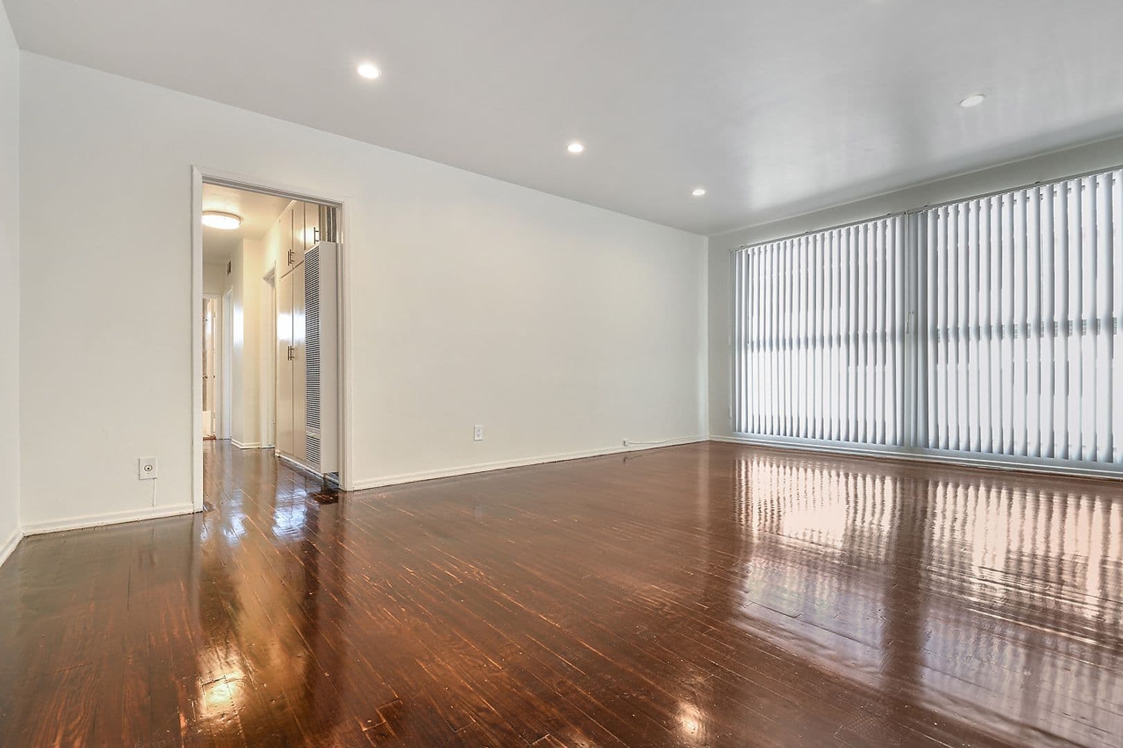 Los Angeles Apartment: 8526 Saturn Street