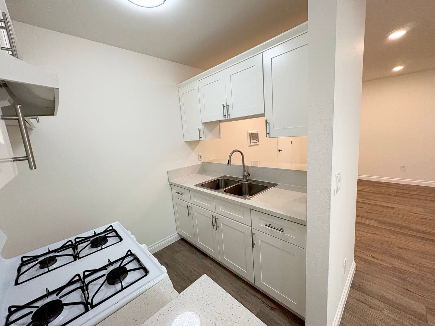 North Hollywood Apartment: 13253 Vanowen St.