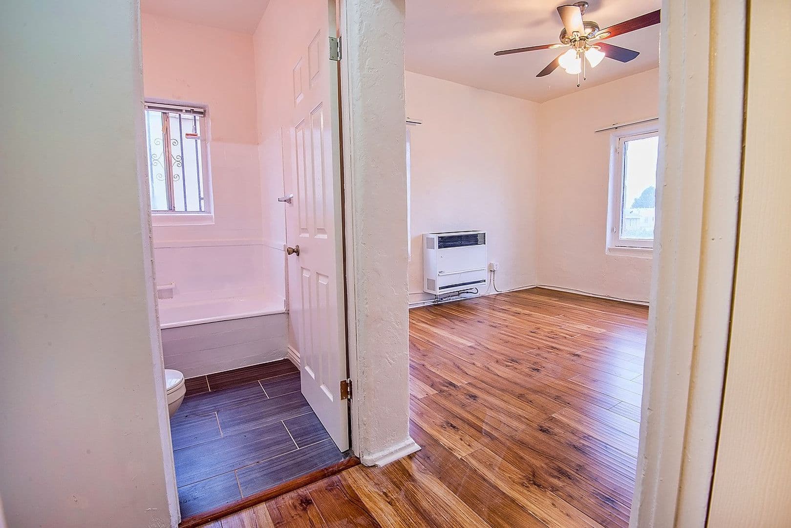 Los Angeles Apartment: 1518 South Wilton Place