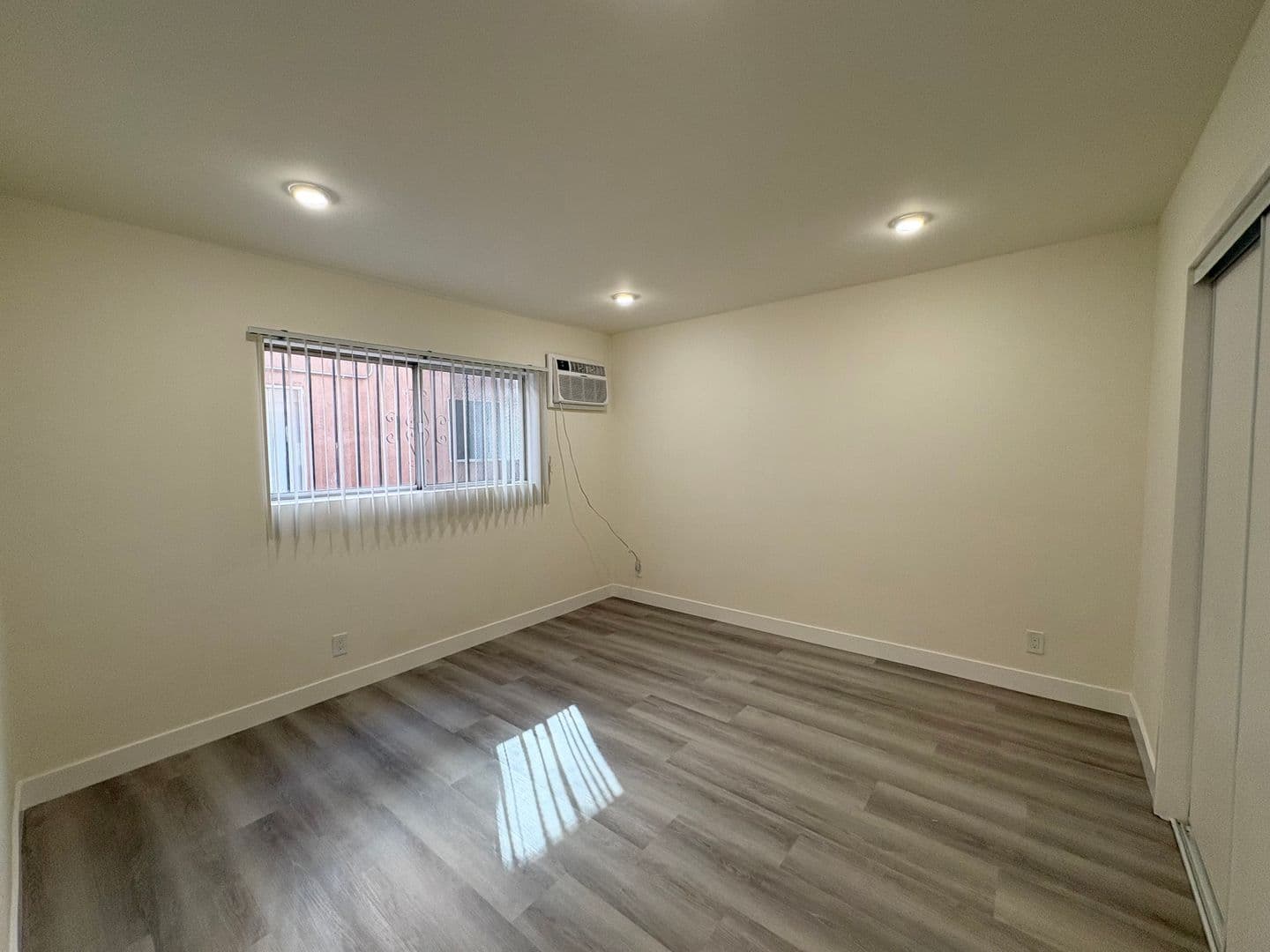 Van Nuys Apartment: 8123 Langdon Ave.