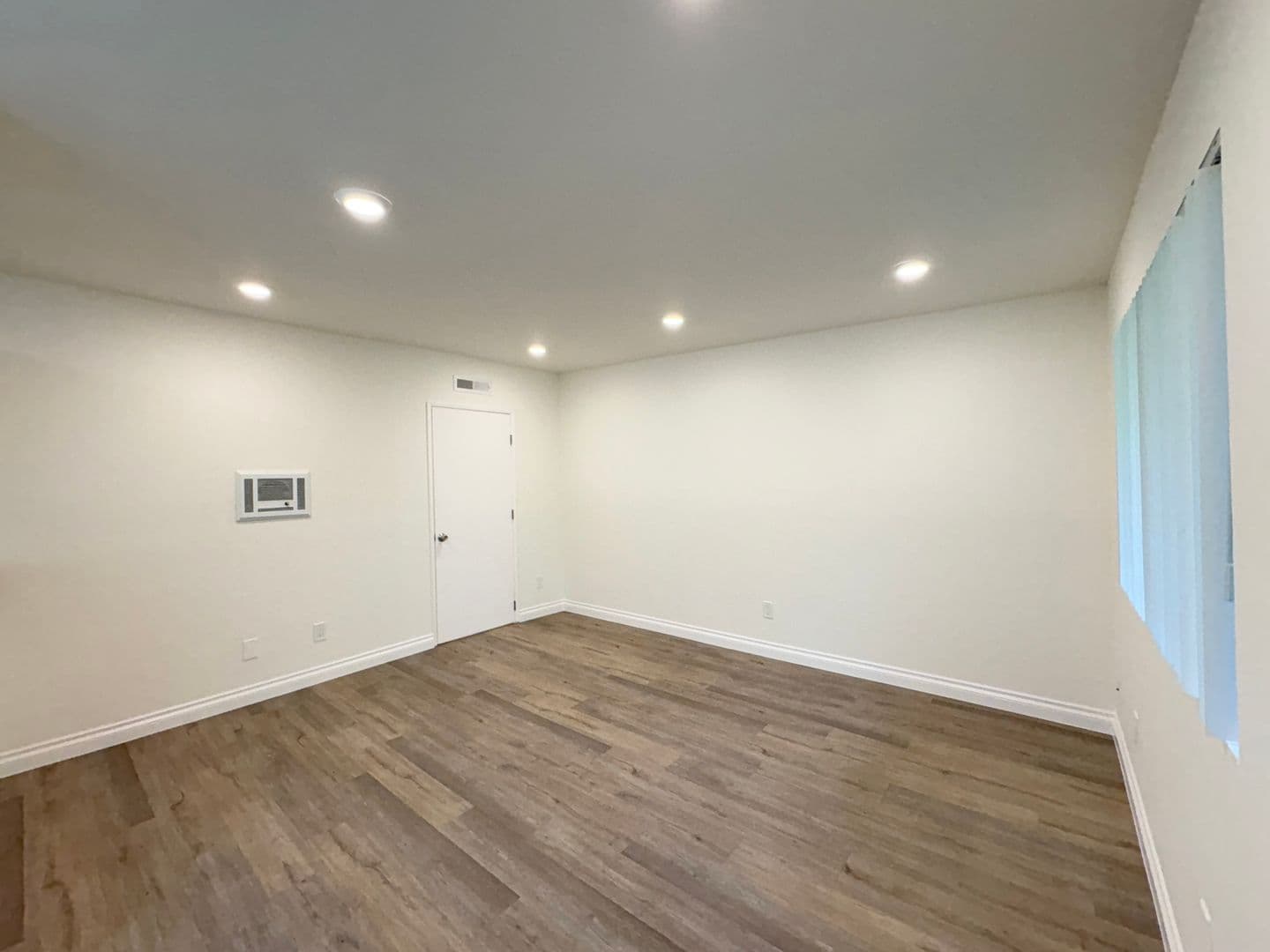 North Hollywood Apartment: 13253 Vanowen St.