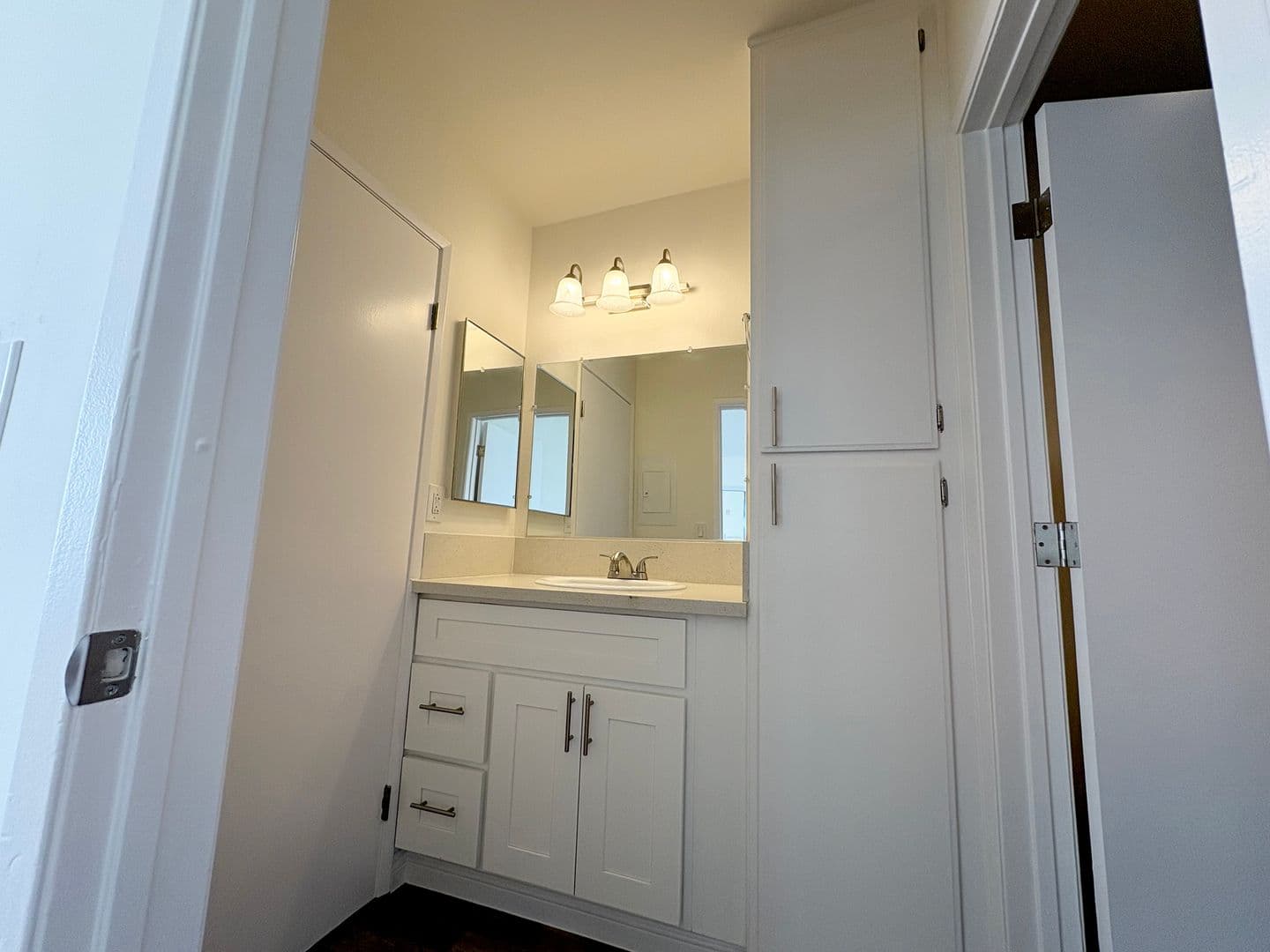 North Hollywood Apartment: 13253 Vanowen St.