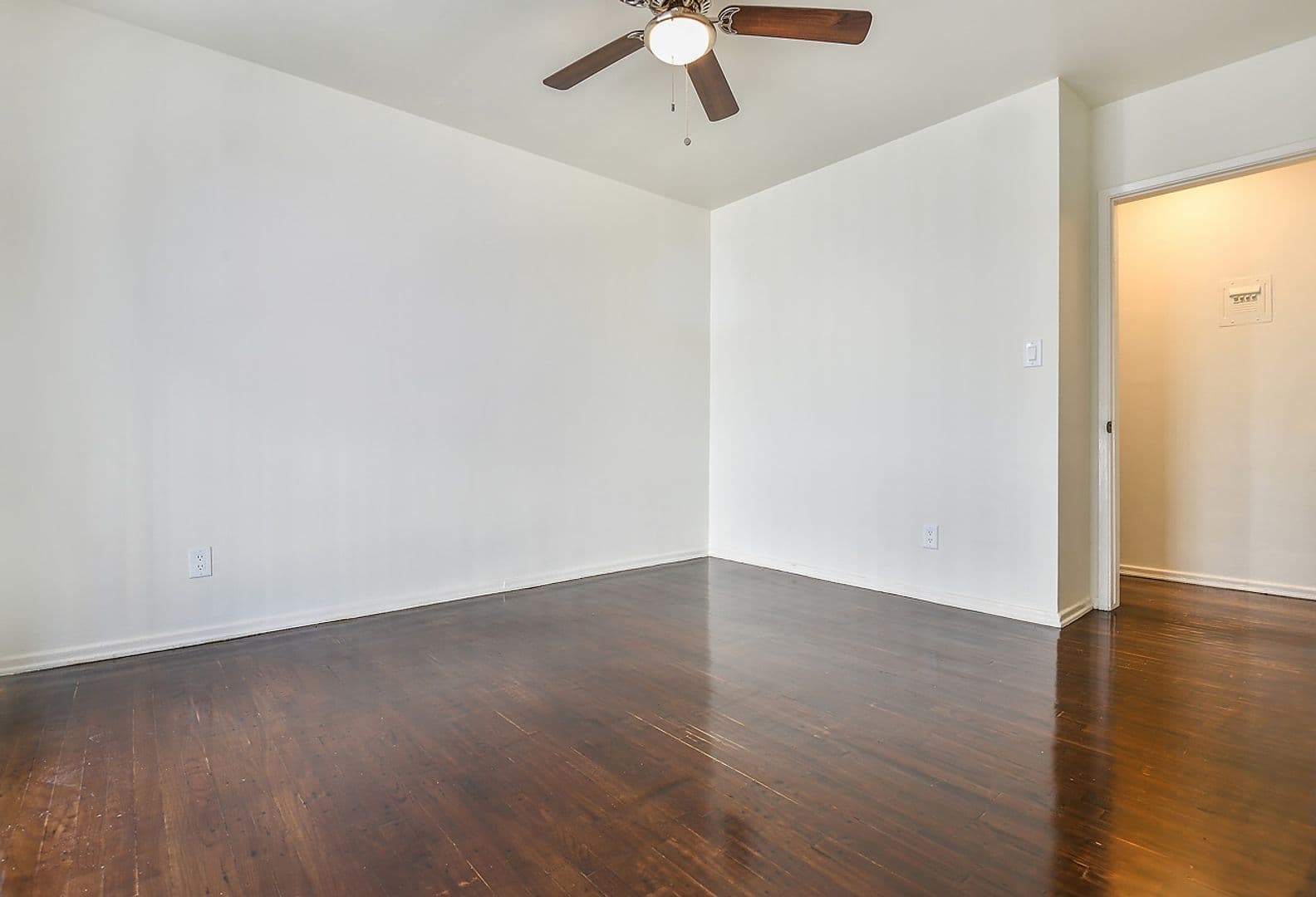 Los Angeles Apartment: 8526 Saturn Street