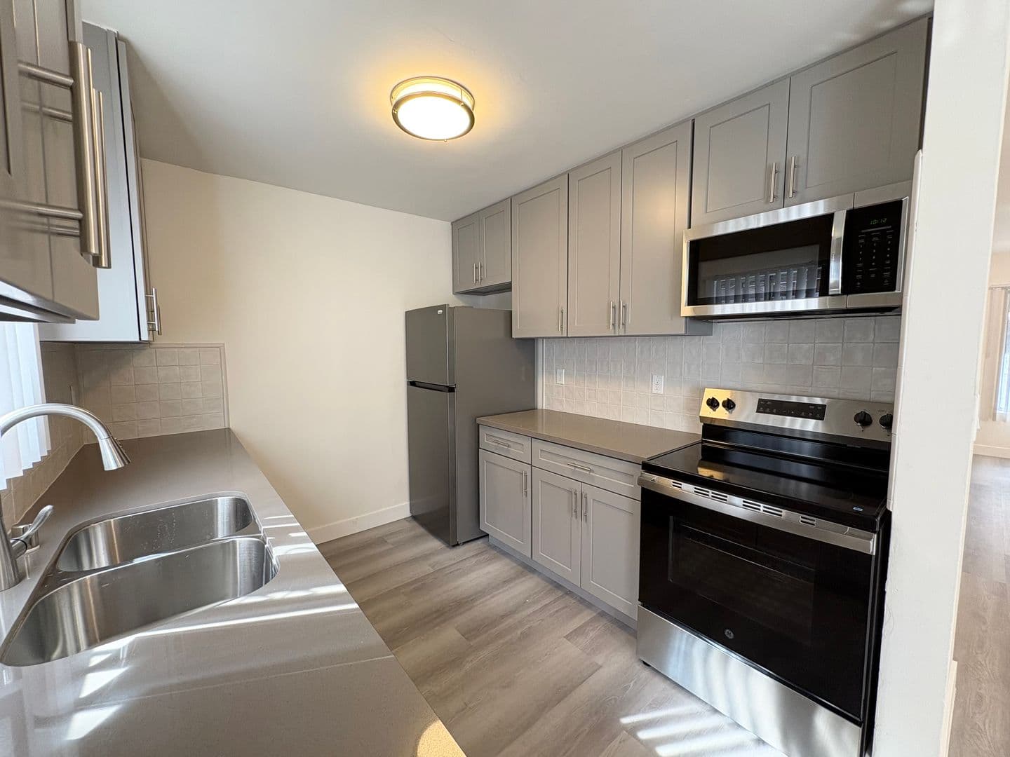 Van Nuys Apartment: 8123 Langdon Ave.