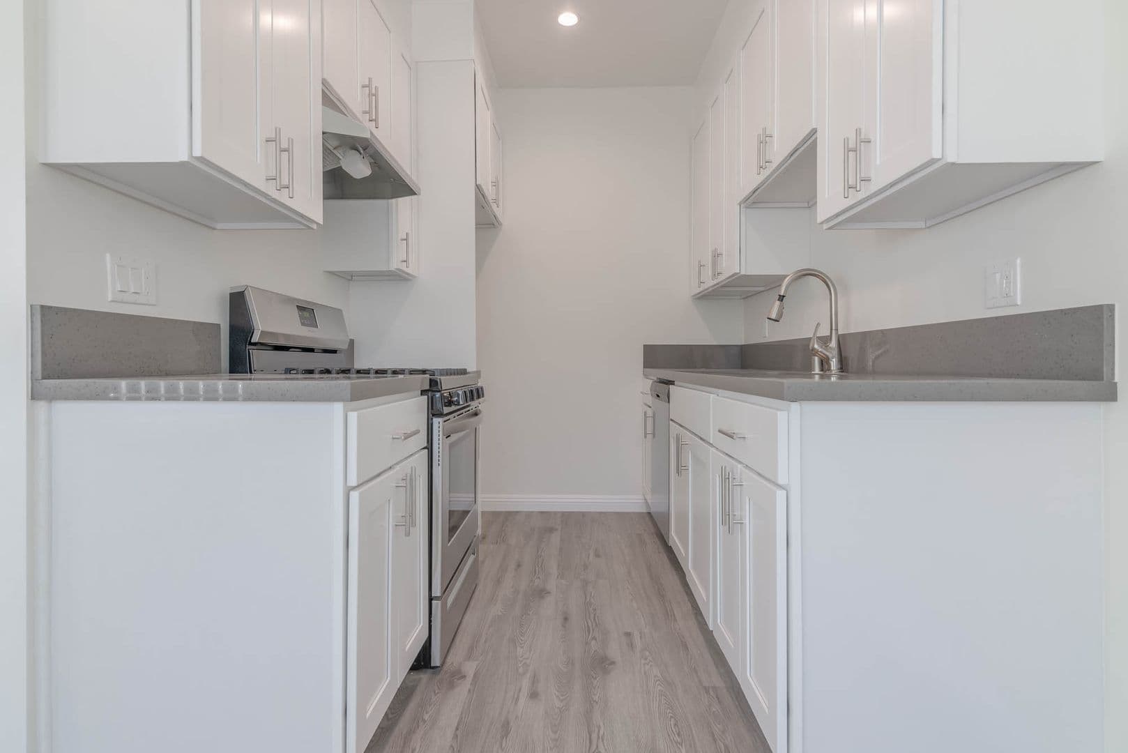 Los Angeles Apartment: 400 North Ogden Drive