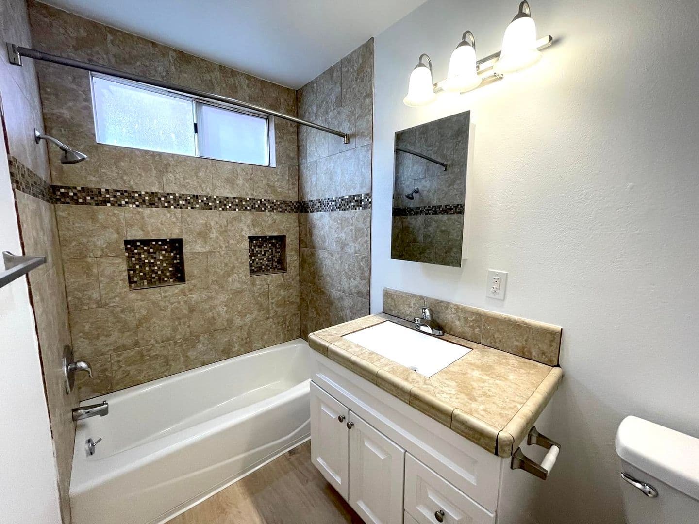 Winnetka Apartment: 20414 Cohasset Street