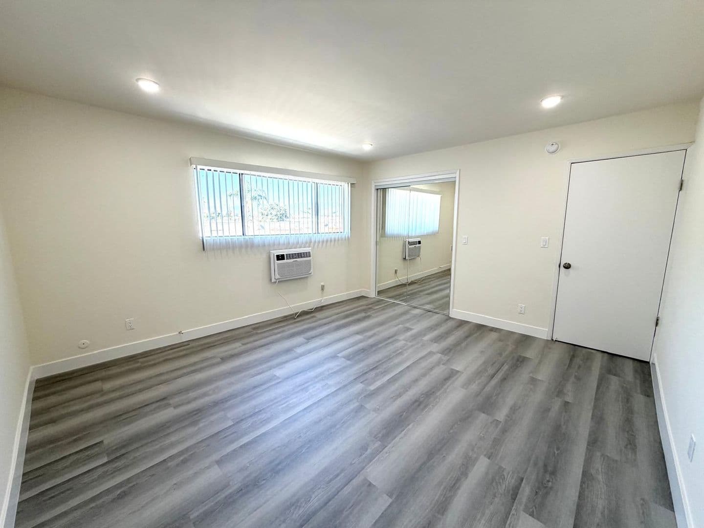 Van Nuys Apartment: 8140 Langdon Avenue