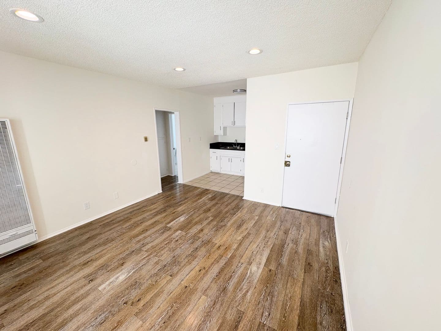Los Angeles Apartment: 946 S. Carondelet Street