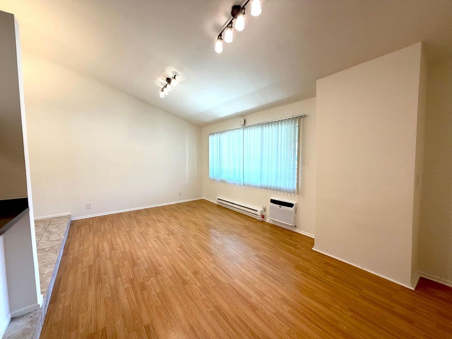Canoga Park Apartment: 6738 Independence Ave.