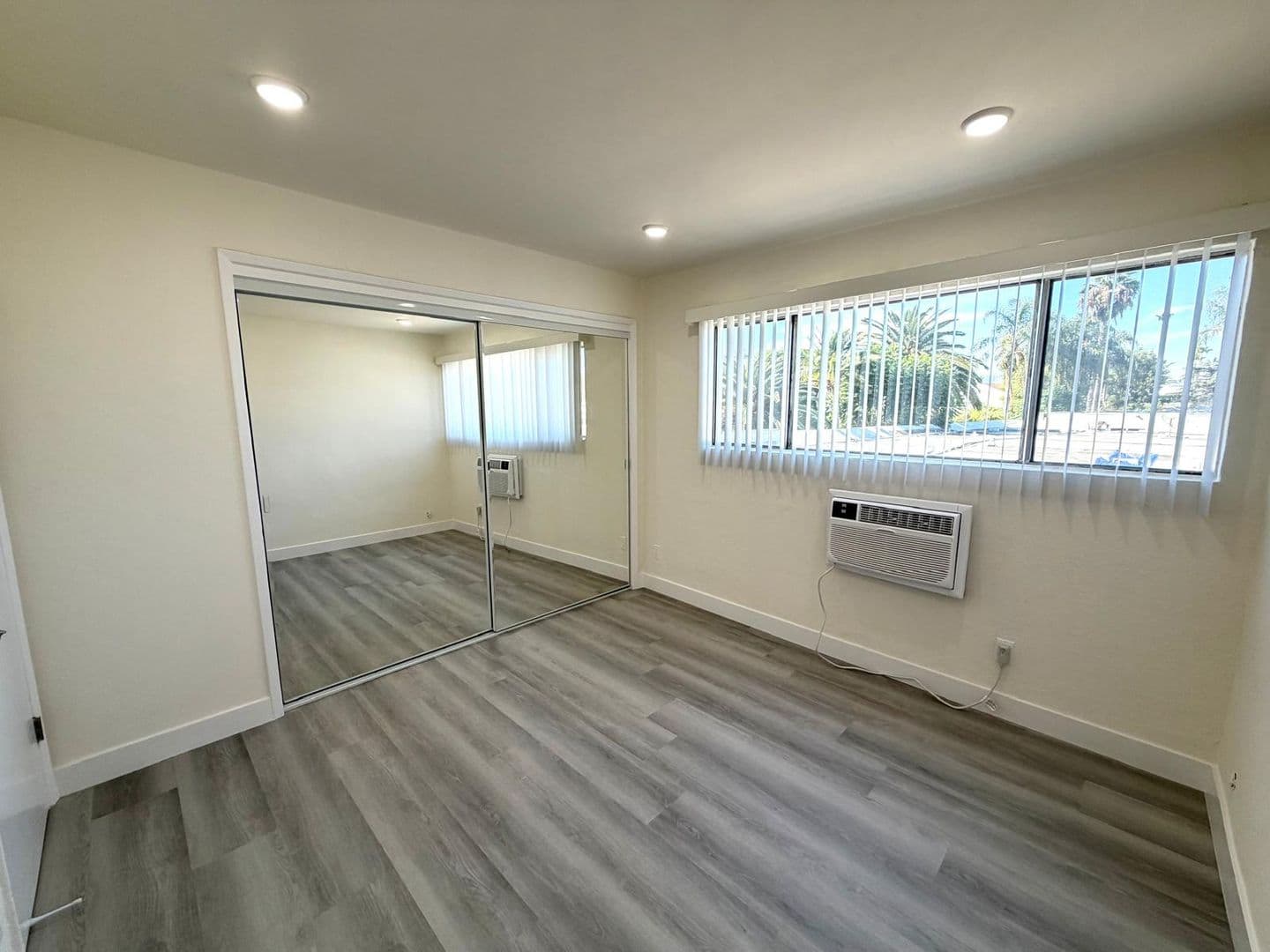 Van Nuys Apartment: 8140 Langdon Avenue