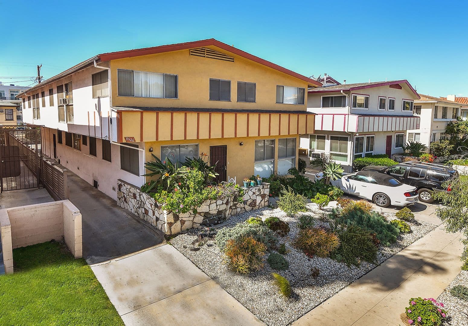 Los Angeles Apartment: 8526 Saturn Street
