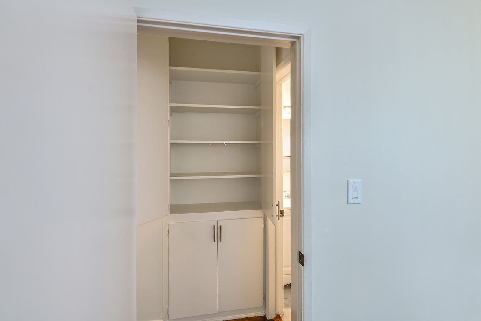 Los Angeles Apartment: 8526 Saturn Street
