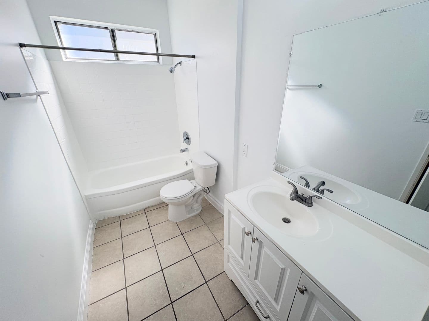 Los Angeles Apartment: 946 S. Carondelet Street