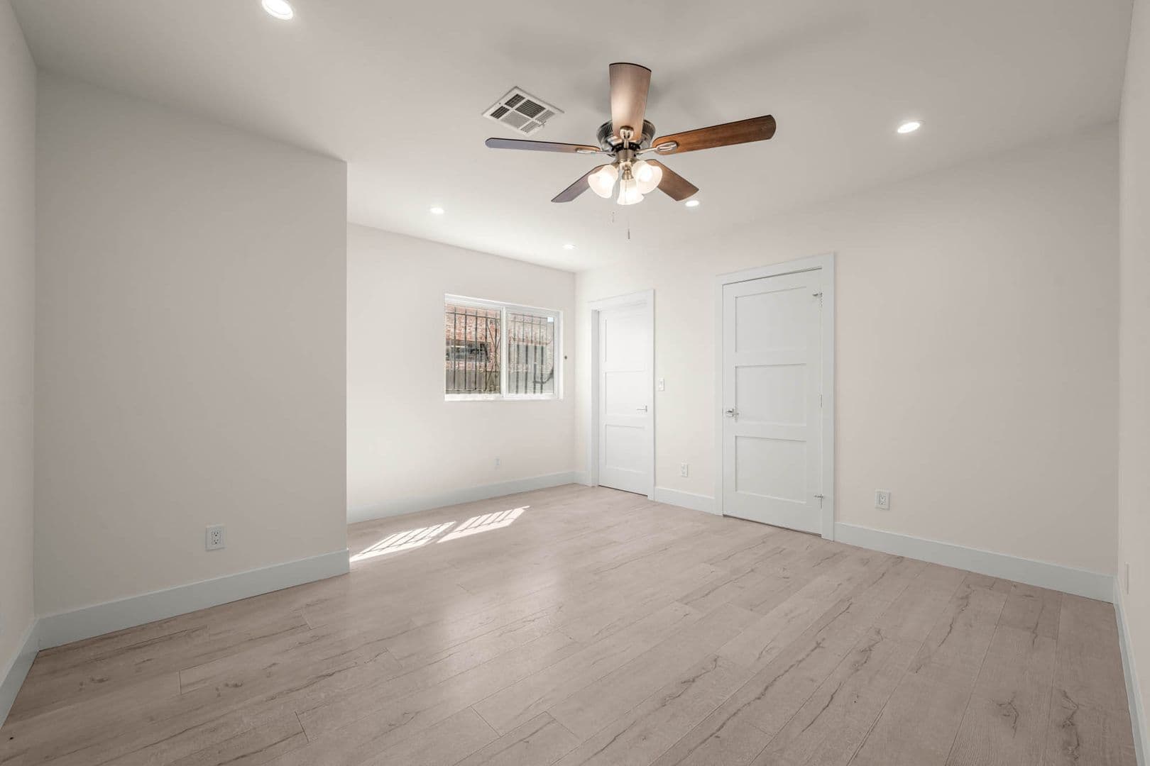 Los Angeles Apartment: 315-317 N. Detroit St.
