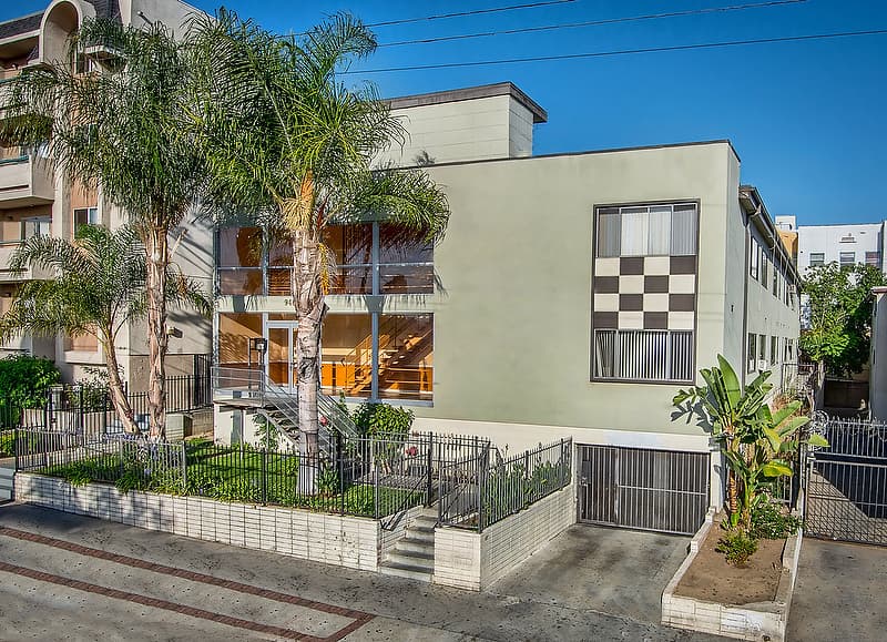 Los Angeles Apartment: 946 S. Carondelet Street
