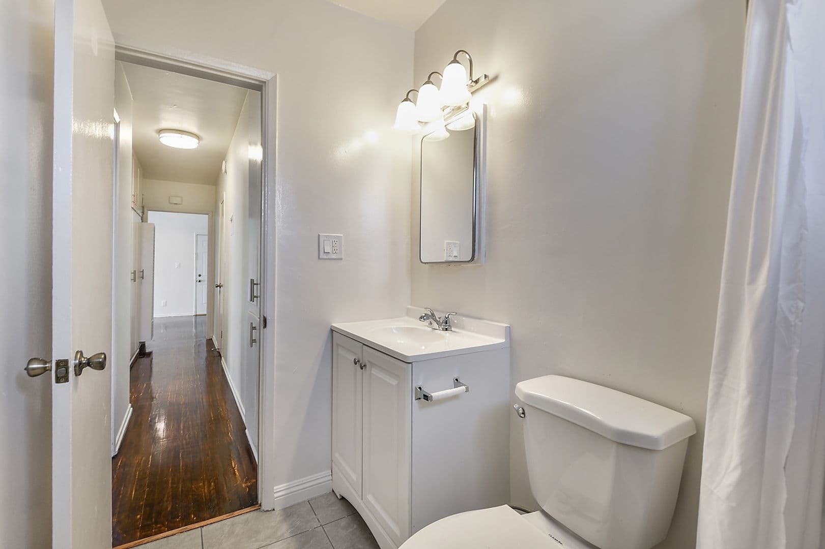 Los Angeles Apartment: 8526 Saturn Street