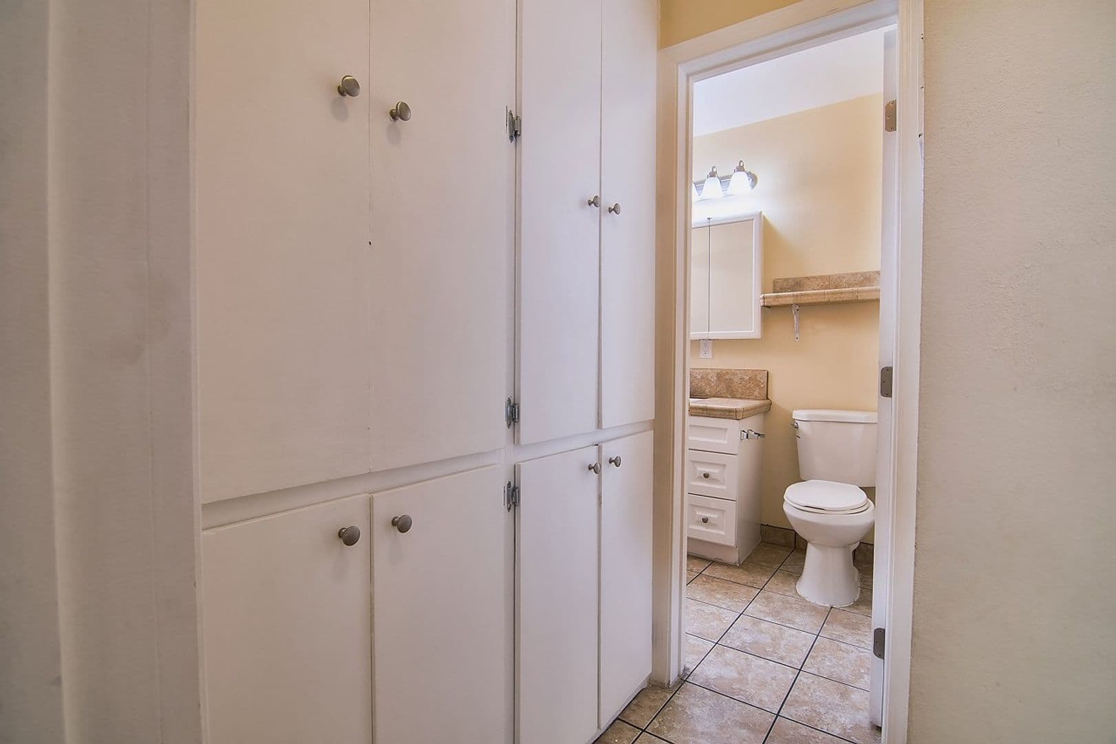 Winnetka Apartment: 20414 Cohasset Street