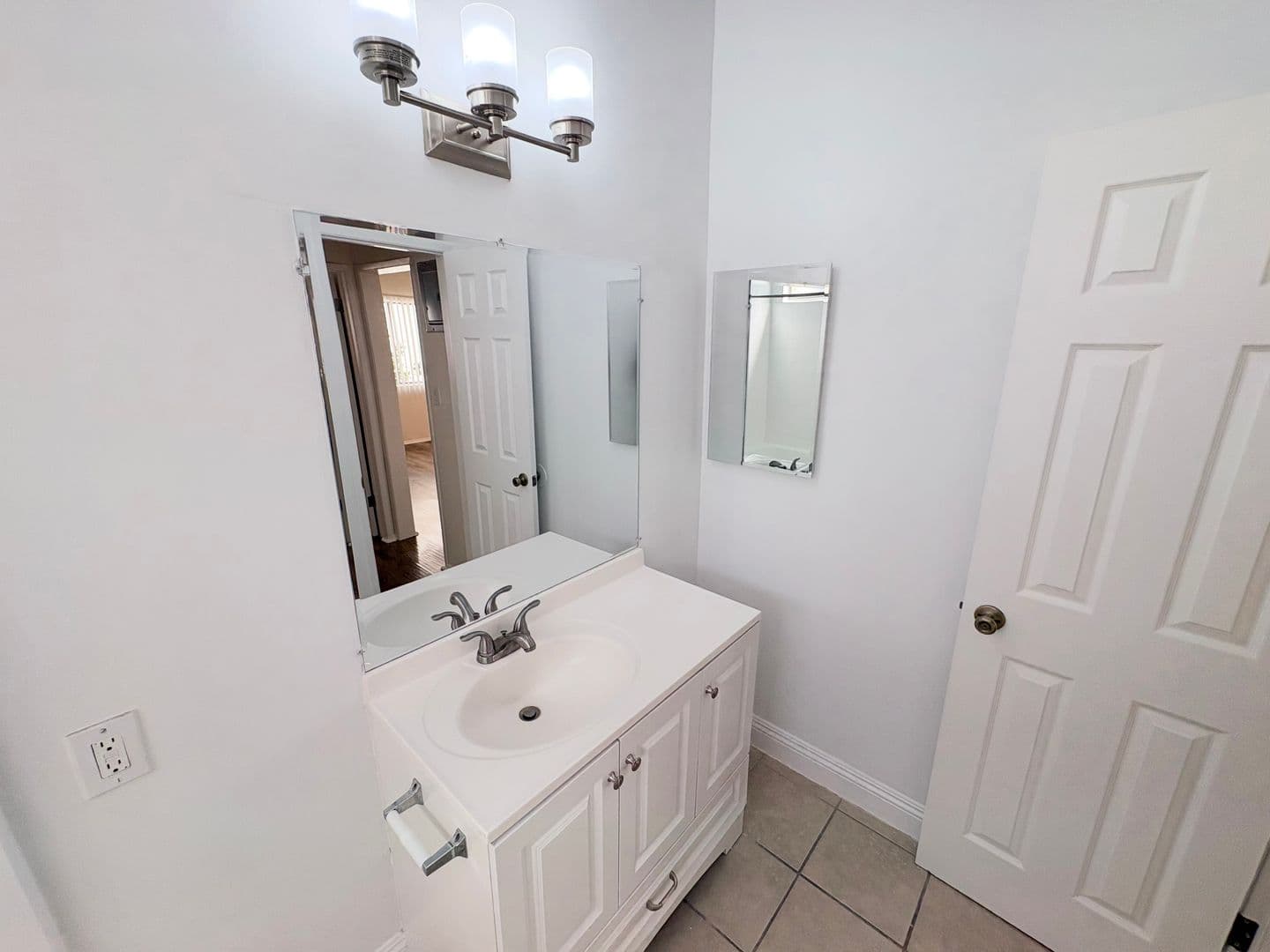 Los Angeles Apartment: 946 S. Carondelet Street