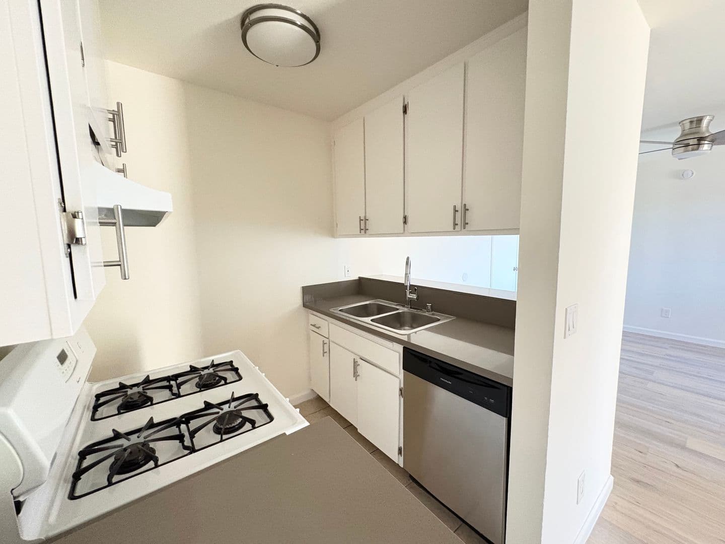 North Hollywood Apartment: 13253 Vanowen St.