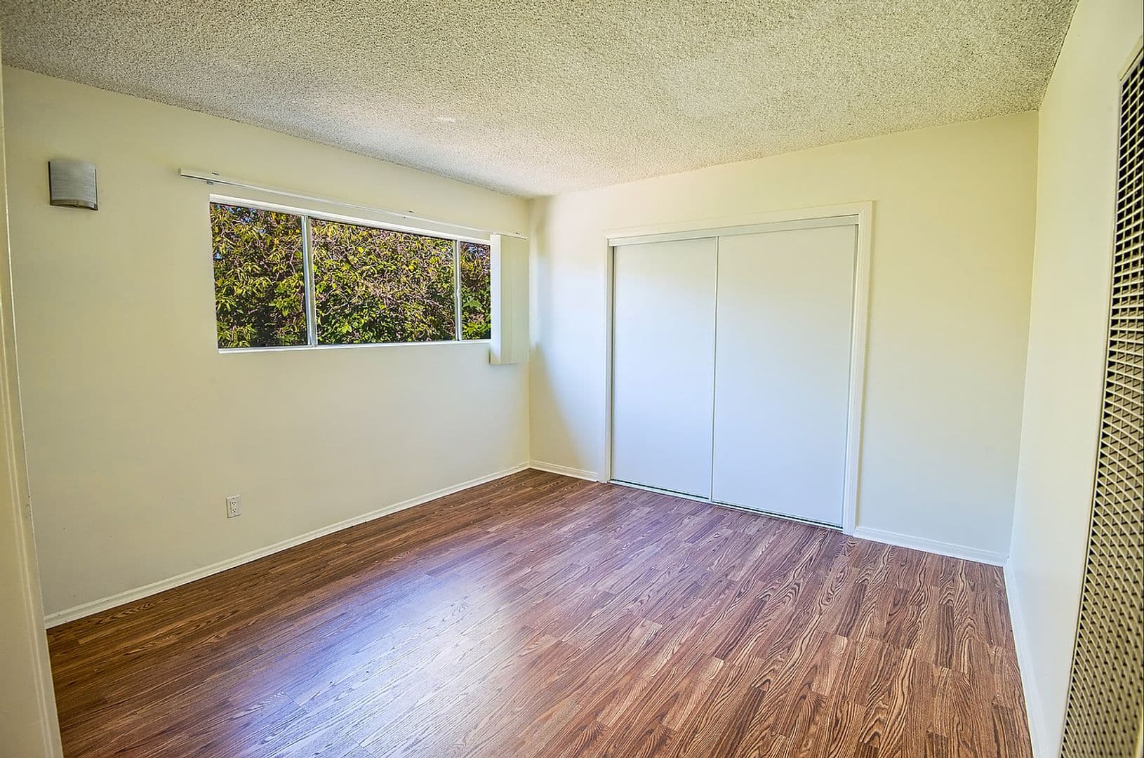 Van Nuys Apartment: 13959 Vanowen Street