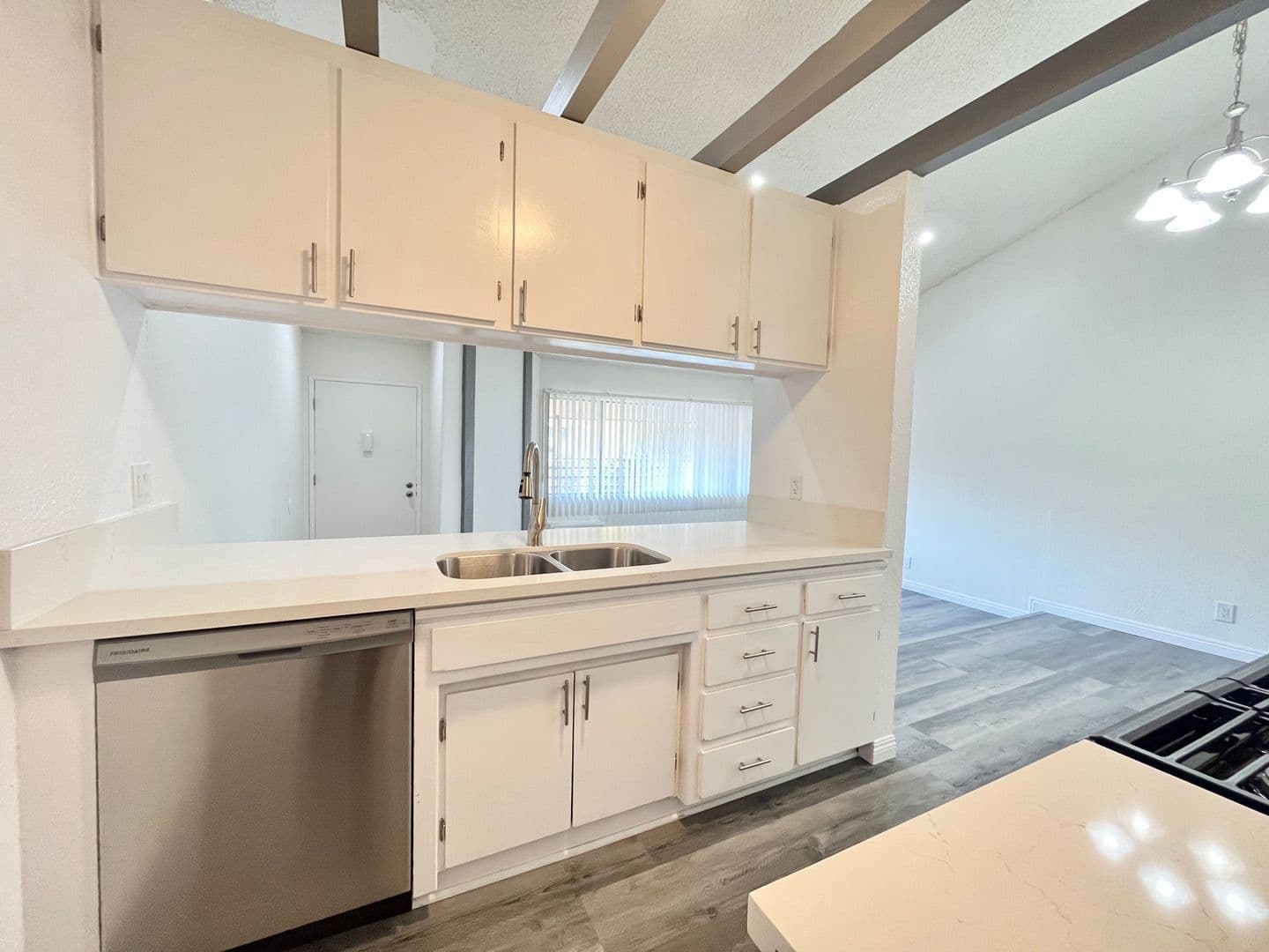 Canoga Park Apartment: 6738 Independence Ave.
