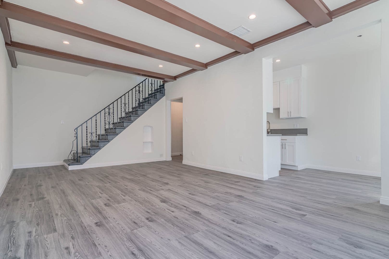Los Angeles Apartment: 400 North Ogden Drive