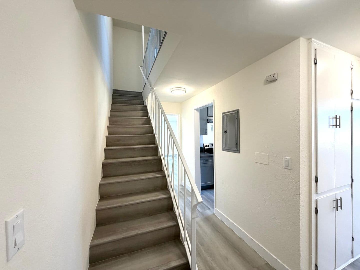 Van Nuys Apartment: 8140 Langdon Avenue