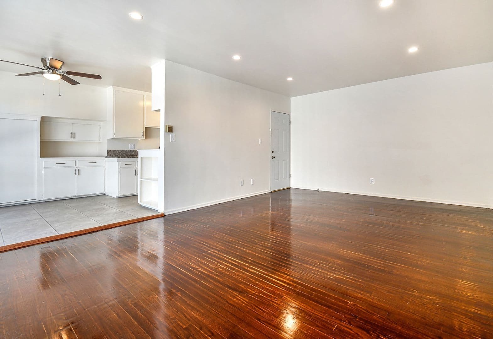 Los Angeles Apartment: 8526 Saturn Street