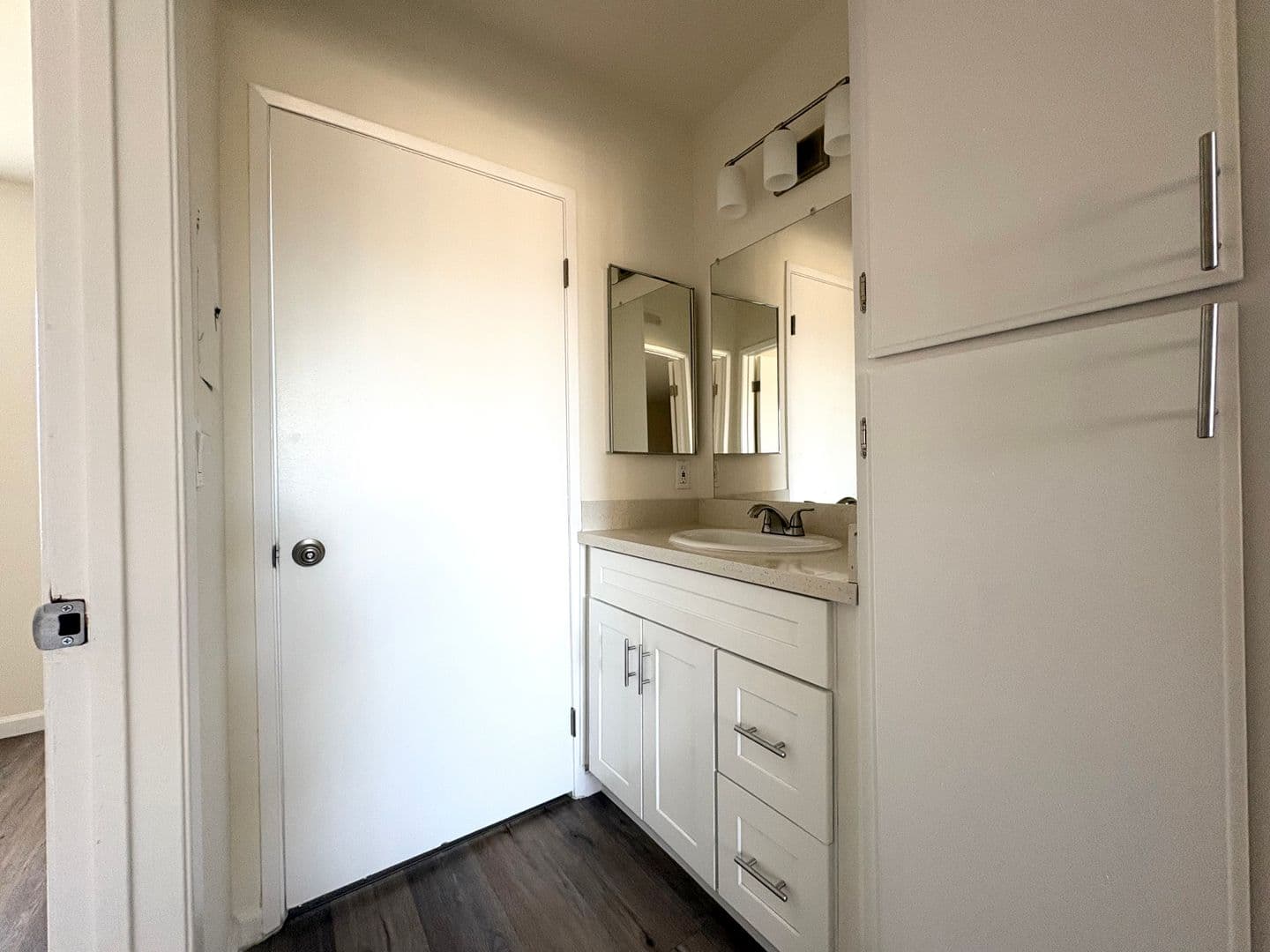 North Hollywood Apartment: 13253 Vanowen St.
