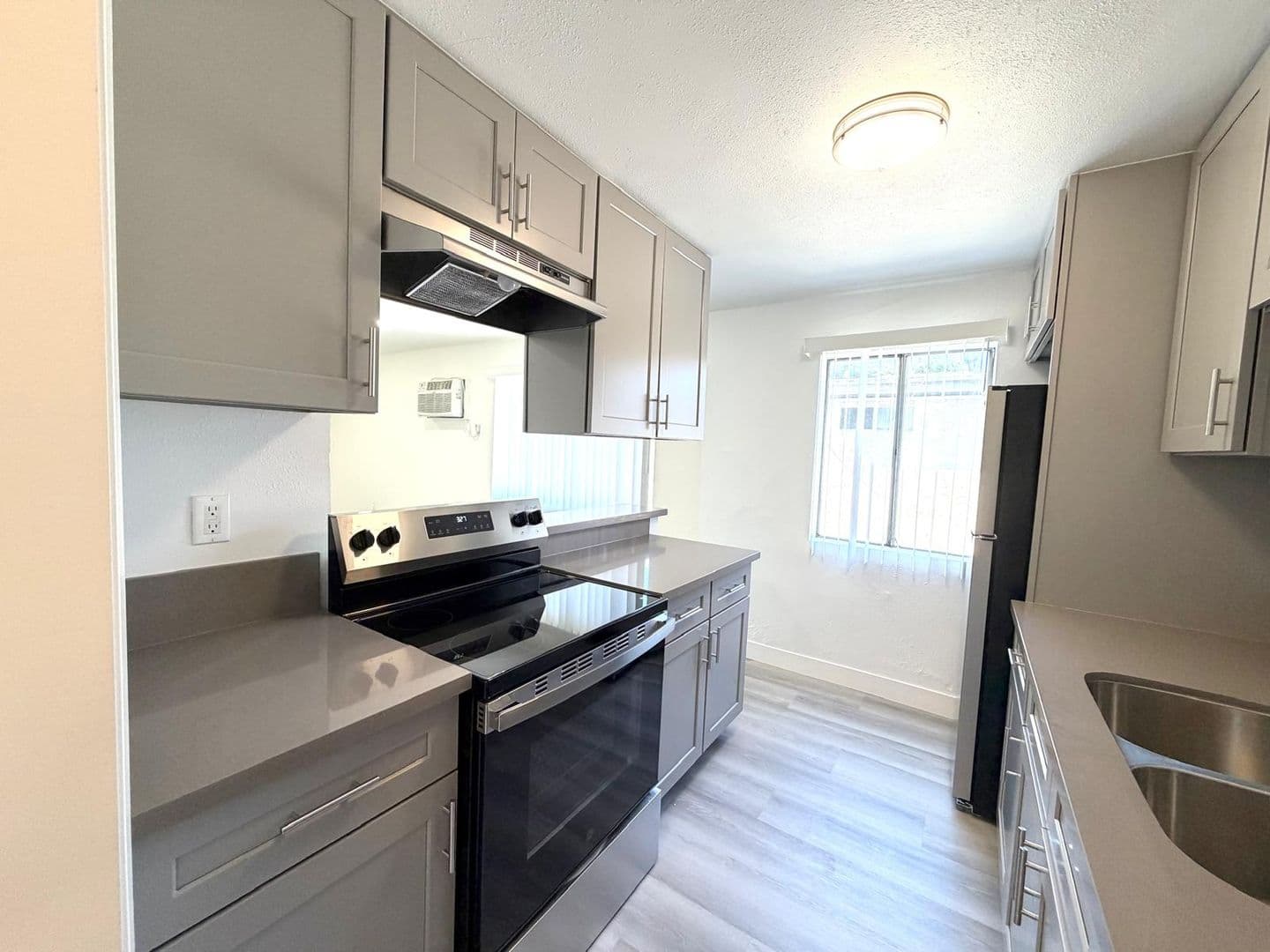 Van Nuys Apartment: 8140 Langdon Avenue