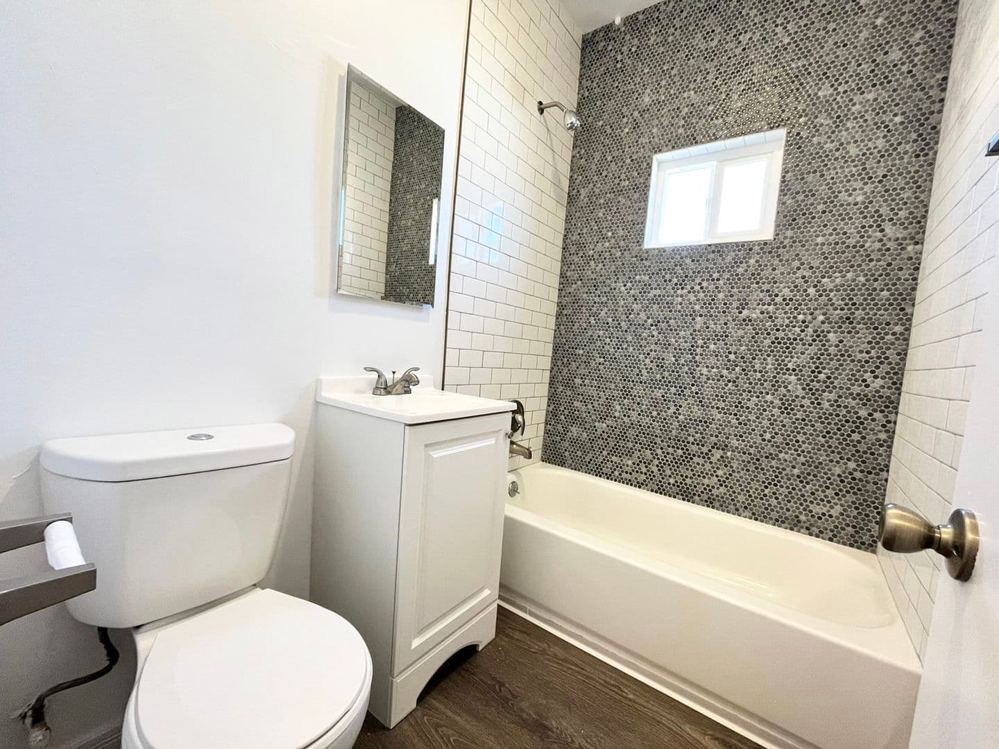 Los Angeles Apartment: 2749 San Marino Street