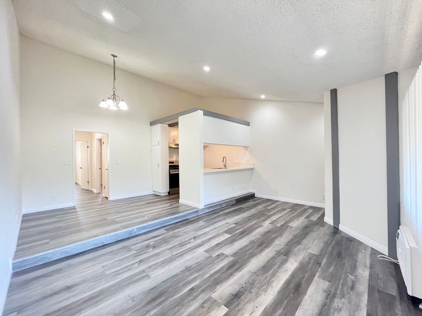 Canoga Park Apartment: 6738 Independence Ave.