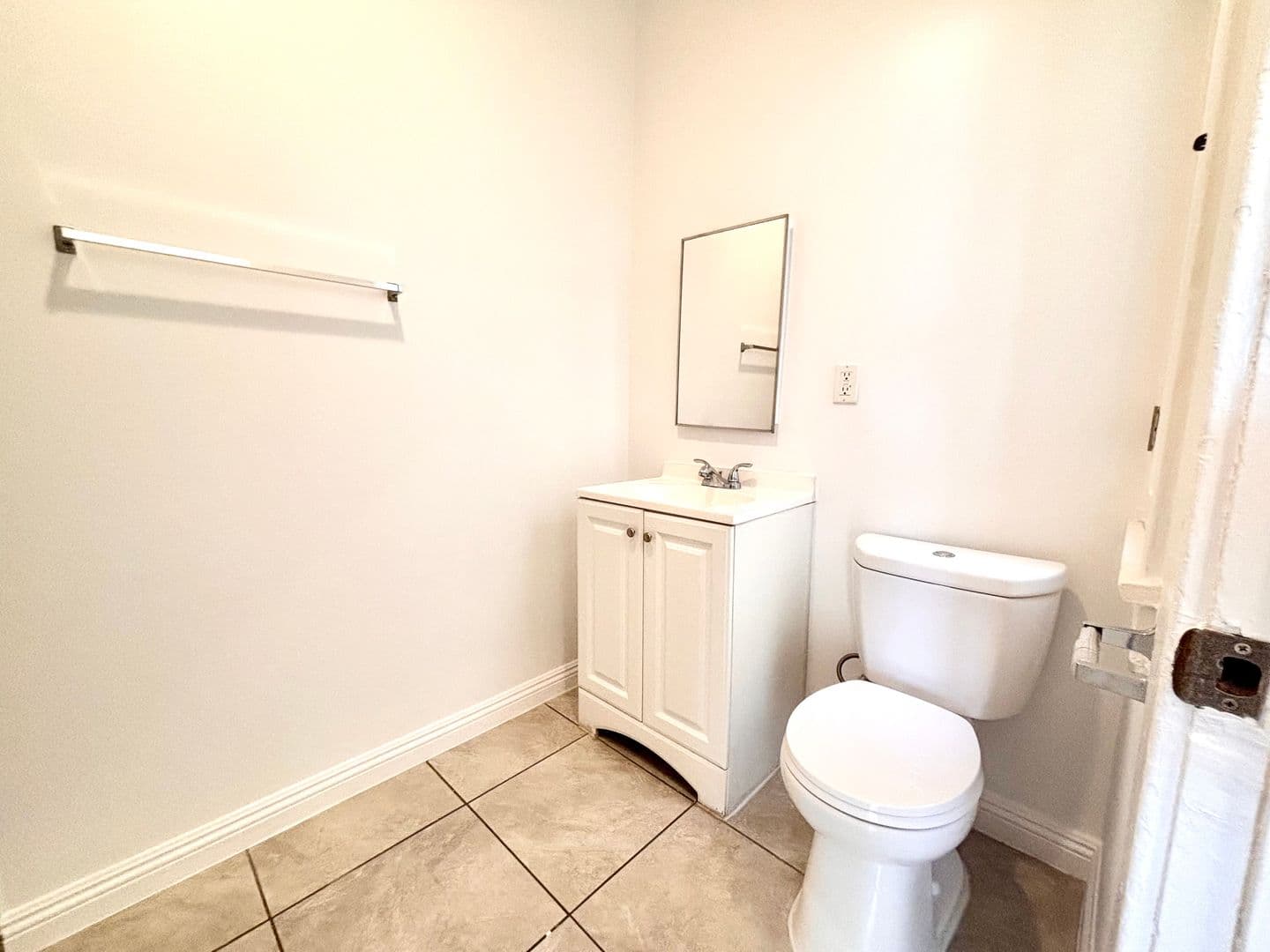 Los Angeles Apartment: 1056 S. Normandie Avenue