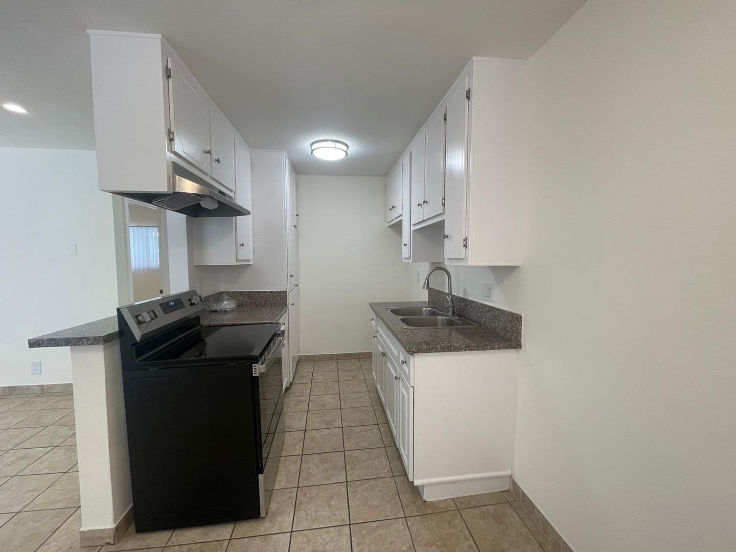 Winnetka Apartment: 20414 Cohasset Street