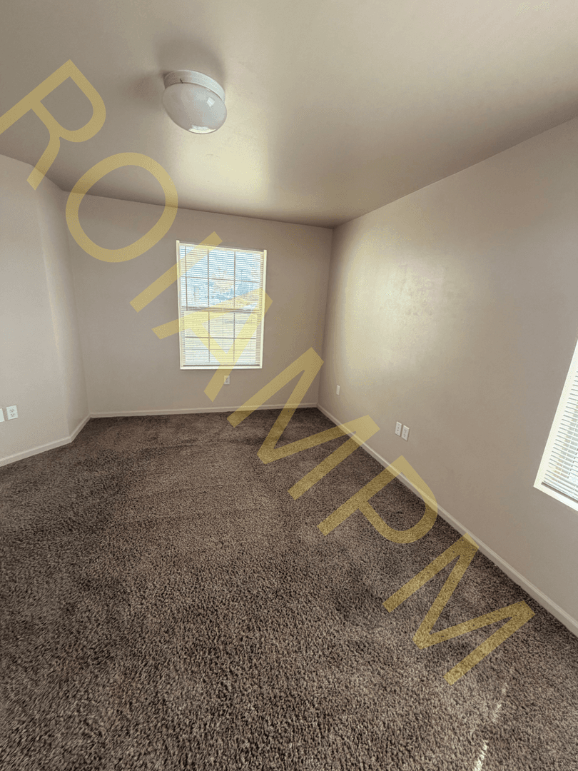 Burley Apartment: 256 W 3rd St